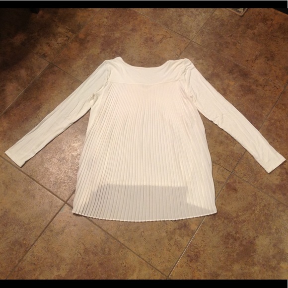 White House Black Market Pleat Back Top Size S. - Picture 7 of 8